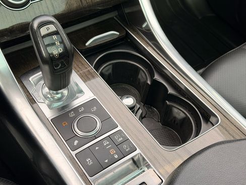 Used 2017 Land Rover Range Rover Sport SE image 30