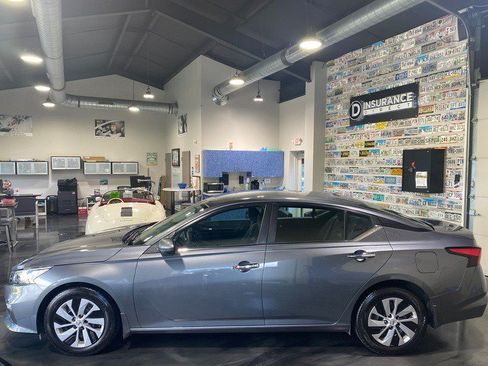 Used 2020 Nissan Altima 2.5 S FWD image 6