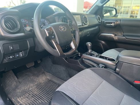 Used 2023 Toyota Tacoma TRD Sport image 9