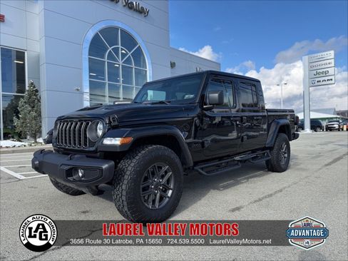 Certified 2025 Jeep Gladiator Sport AWD/4WD image 1