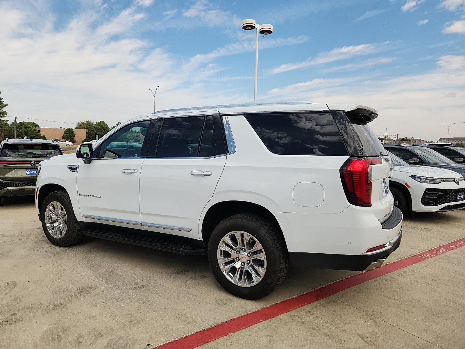 Used 2025 GMC Yukon Denali AWD/4WD image 3
