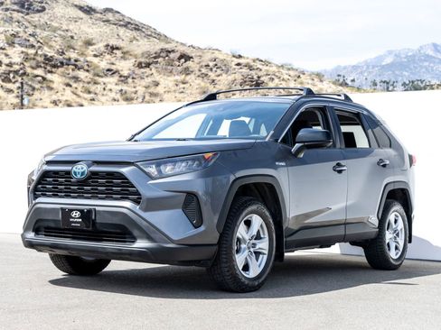 Used 2021 Toyota RAV4 LE w/ Carpet Mat Package (TMS) AWD/4WD image 5