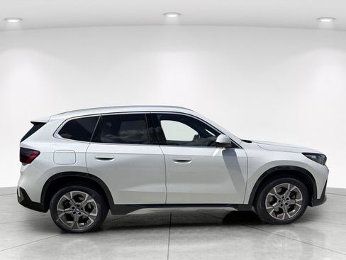Certified 2025 BMW X1 xDrive28i AWD/4WD image 3