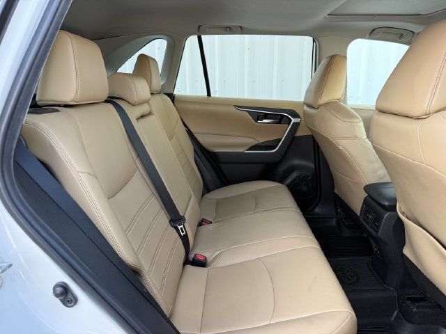 Used 2019 Toyota RAV4 XLE Premium w/ Cold Weather Package AWD/4WD image 31