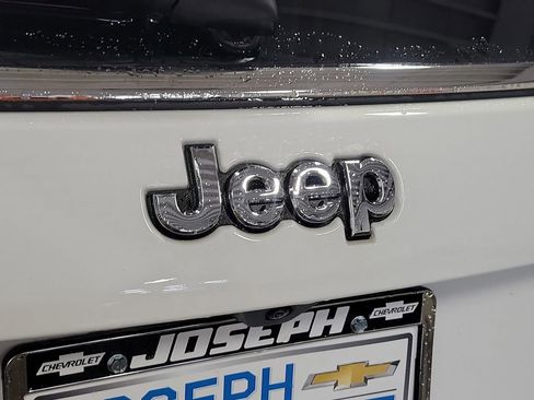 Used 2024 Jeep Compass Latitude AWD/4WD image 8