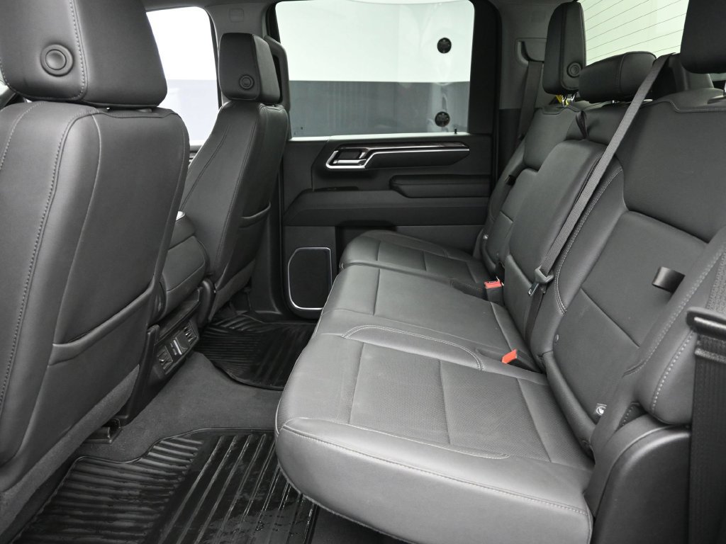 Used 2025 Chevrolet Silverado 2500 LTZ AWD/4WD image 12