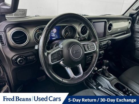 Used 2022 Jeep Wrangler Unlimited Sahara w/ Cold Weather Group AWD/4WD image 13
