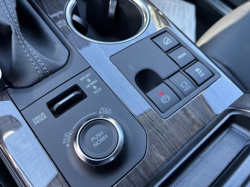 New 2026 Toyota Highlander Limited image 23