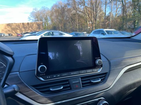 Used 2025 Nissan Altima 2.5 SV image 17