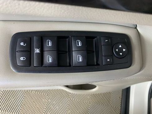 Used 2011 Jeep Grand Cherokee Laredo AWD/4WD image 30