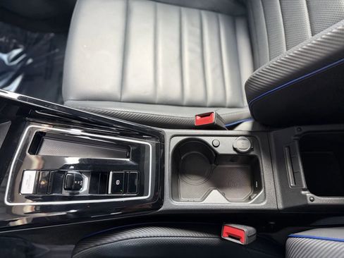 Used 2024 Volkswagen Golf R image 38