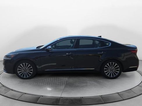 Used 2017 Kia Cadenza Premium w/ Luxury Package FWD image 2