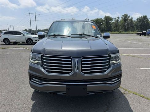 Used 2017 Lincoln Navigator L Select AWD/4WD image 2