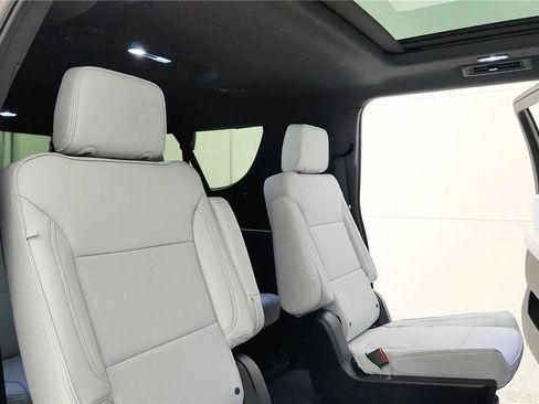 New 2026 Chevrolet Suburban Premier AWD/4WD image 39