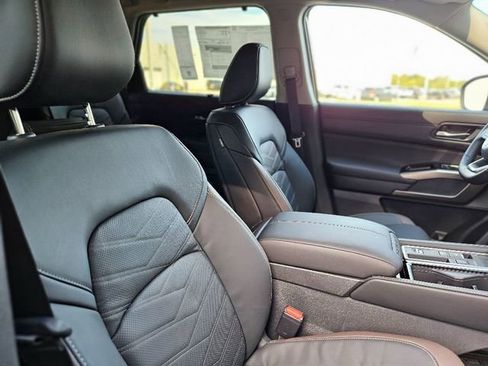New 2025 Nissan Pathfinder Platinum w/ Cargo Package image 11