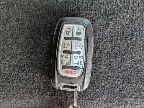 Used 2018 Chrysler Pacifica Touring Plus image 31