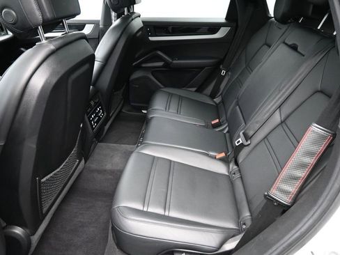 Certified 2024 Porsche Cayenne AWD/4WD image 7