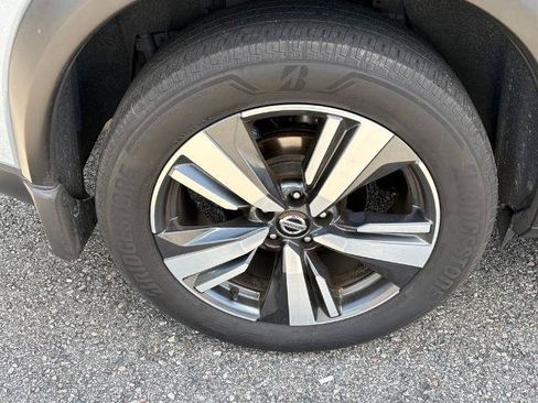 Certified 2021 Nissan Rogue SL w/ Premium Package FWD image 5