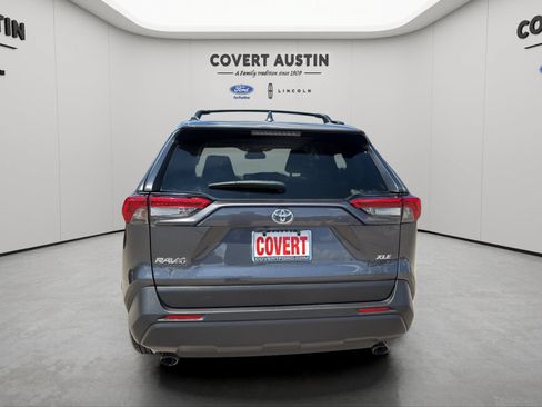 Used 2019 Toyota RAV4 XLE w/ Convenience Package FWD image 4