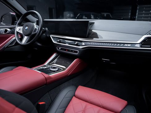 Used 2025 BMW X6 xDrive40i w/ Executive Package image 60