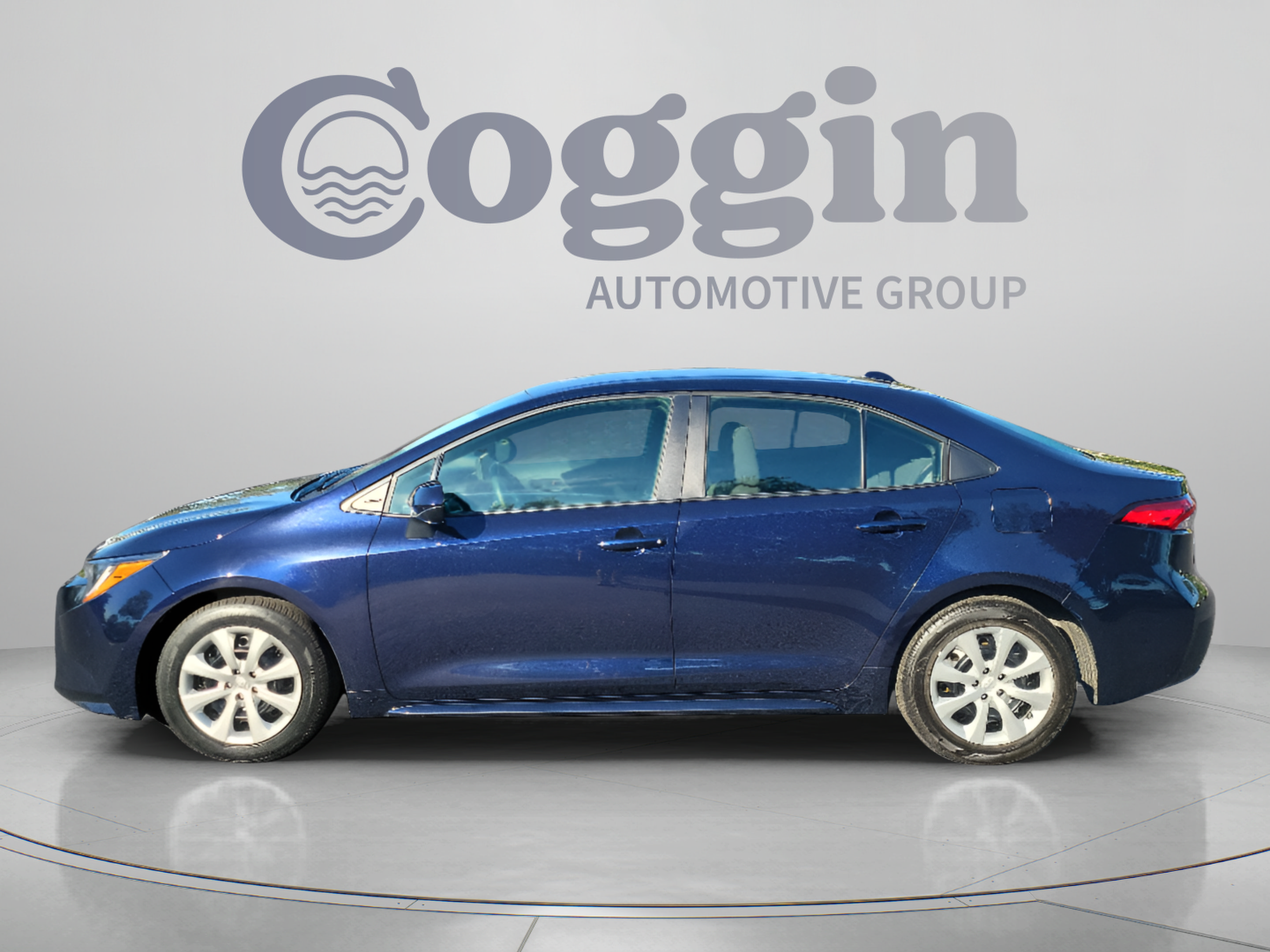 Used 2025 Toyota Corolla LE FWD image 2