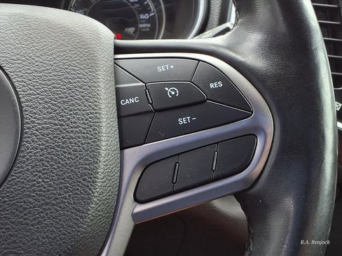 Used 2019 Jeep Cherokee Limited AWD/4WD image 13