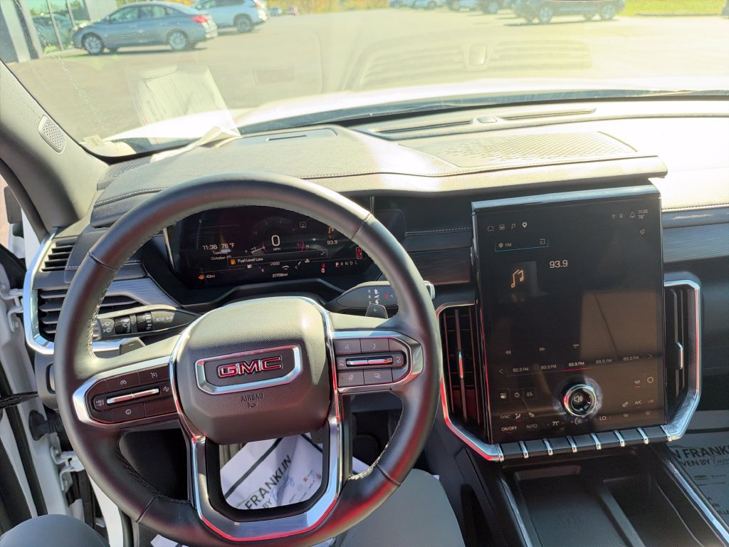 Used 2026 GMC Acadia Elevation w/ Elevation Premium Package FWD image 16