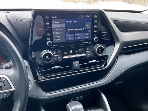 Used 2022 Toyota Highlander LE image 7