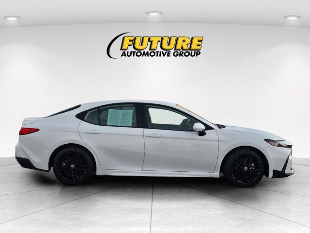 Certified 2025 Toyota Camry SE FWD image 4