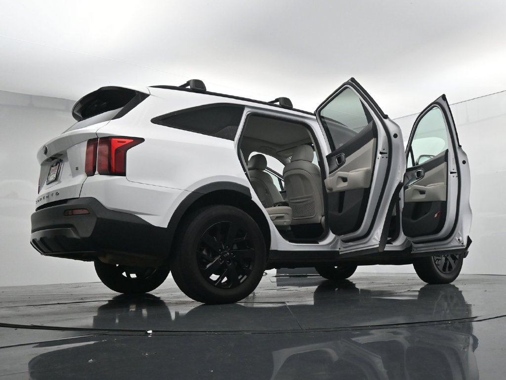 Used 2021 Kia Sorento S w/ Panoramic Sunroof Package AWD/4WD image 43
