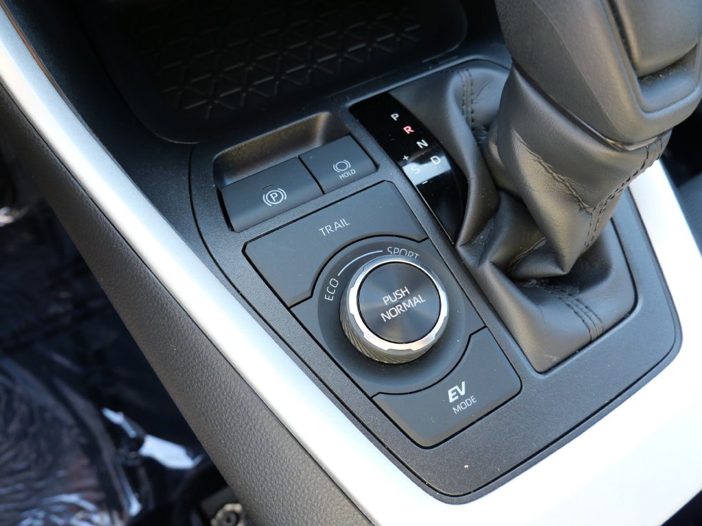 Certified 2025 Toyota RAV4 LE AWD/4WD image 21