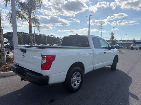 Used 2022 Nissan Titan S image 7