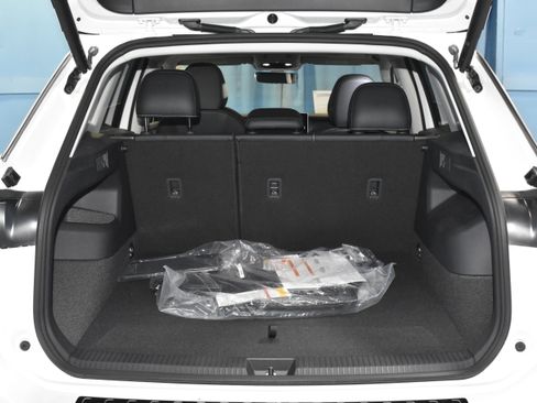 New 2026 Volkswagen Tiguan SE image 24