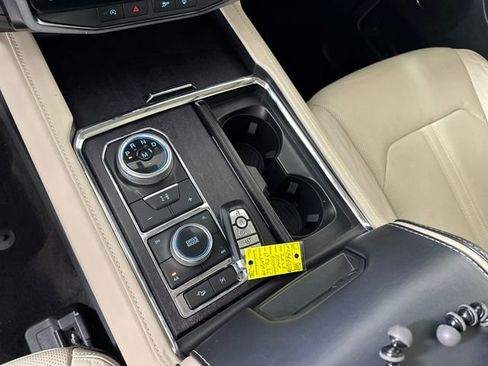 Used 2023 Ford Expedition Platinum image 20