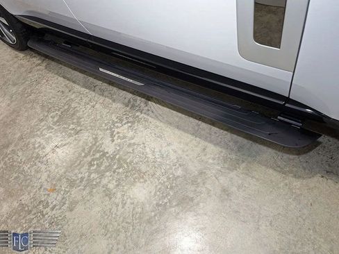 Used 2023 Land Rover Range Rover SV image 13