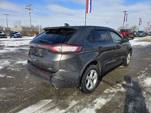 Used 2017 Ford Edge SE image 3