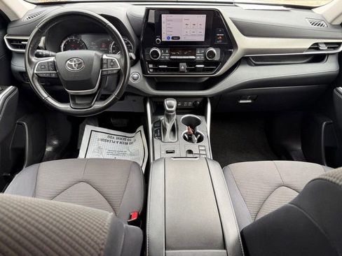 Used 2023 Toyota Highlander LE FWD image 14