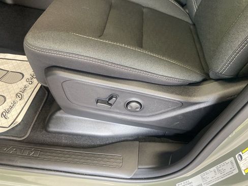 New 2026 RAM 1500 4x4 Crew Cab image 11