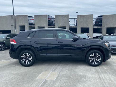Certified 2024 Volkswagen Atlas Cross Sport SE AWD/4WD image 2
