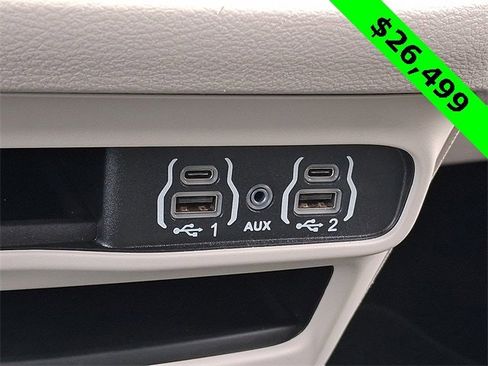 Certified 2024 Chrysler Pacifica Touring-L image 26