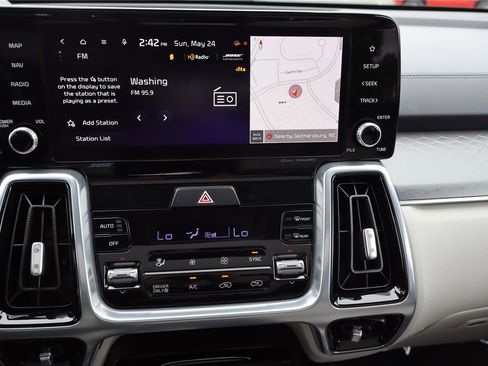 Certified 2023 Kia Sorento SX Prestige w/ Panoramic Sunroof Package AWD/4WD image 20