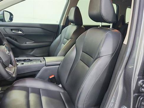 Certified 2026 Nissan Rogue SL FWD image 11