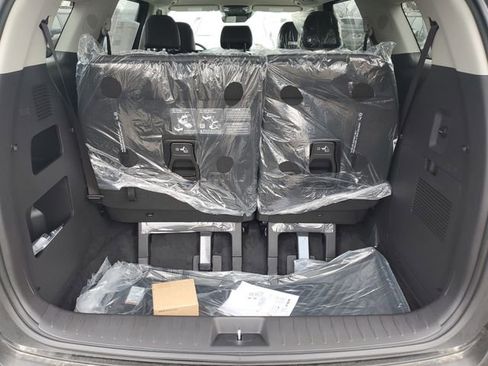 New 2026 Kia Carnival FWD image 33