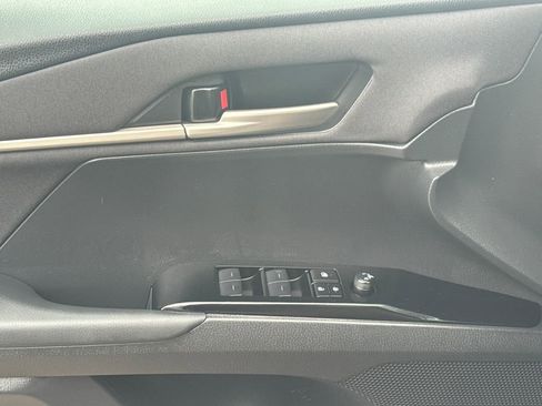 Used 2025 Toyota Camry LE w/ Convenience Package image 32