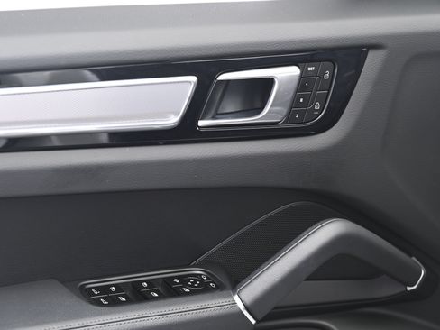 Certified 2023 Porsche Cayenne Platinum Edition AWD/4WD image 27