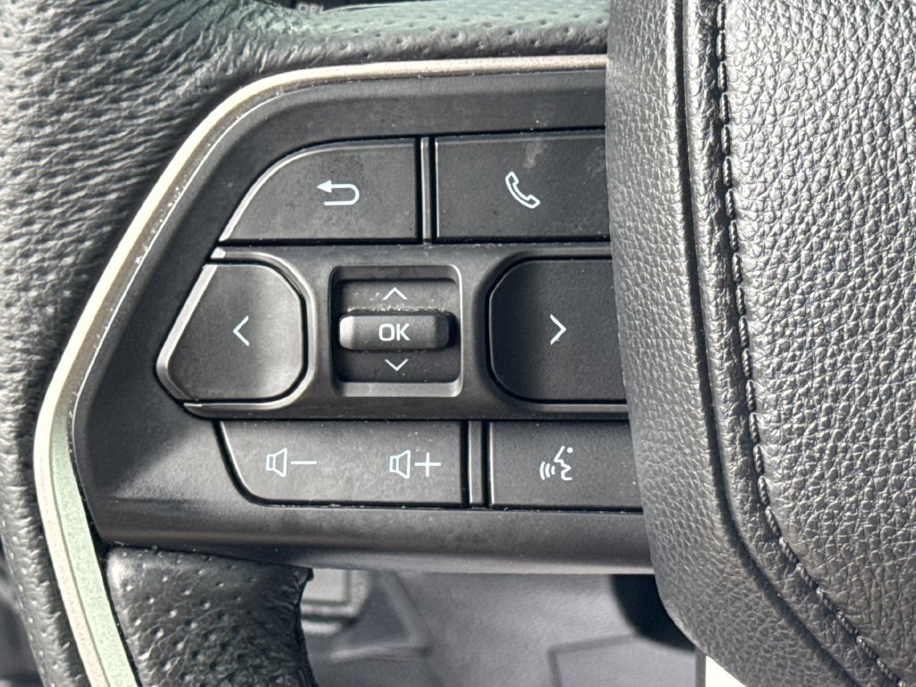 Used 2025 Toyota Tacoma TRD Off-Road AWD/4WD image 36