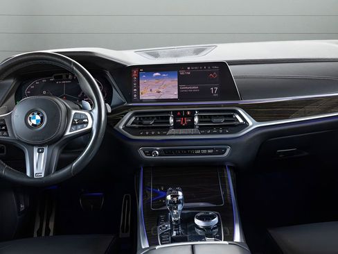 Used 2020 BMW X7 M50i AWD/4WD image 25