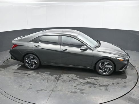 New 2026 Hyundai Elantra Limited FWD image 37