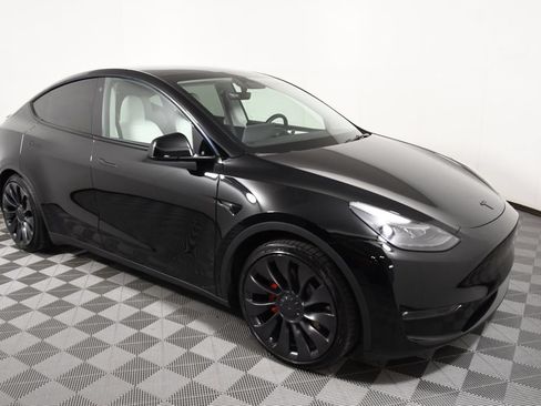 Used 2023 Tesla Model Y Performance AWD/4WD image 8