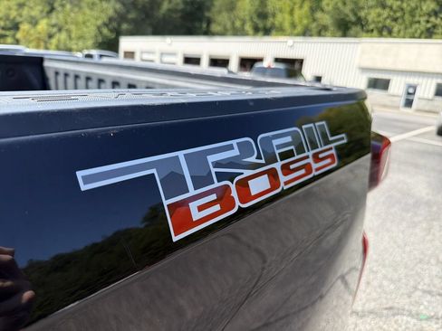 Used 2020 Chevrolet Silverado 1500 LT Trail Boss AWD/4WD image 9